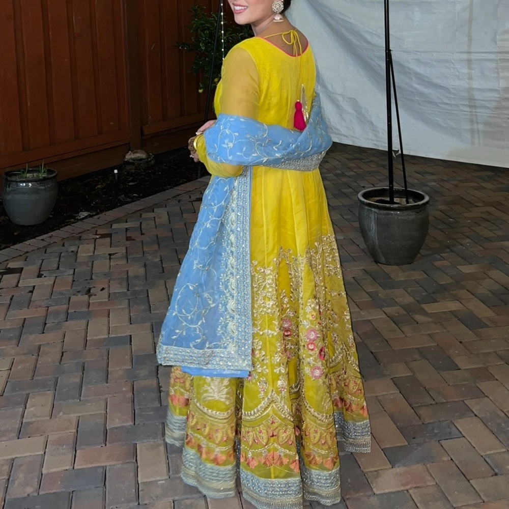 Alixeeshan Frock/Anarkali 3 Pc Suit - Pakistani Indian Dress - Size Medium